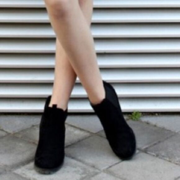 Donald J. Pliner Womens Dyla Chelsea Boots Sz 8M Suede Preppy Casual Office - Picture 3 of 8